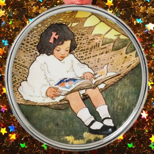小さな女の子読がハンモックに入っている メタルオーナメント