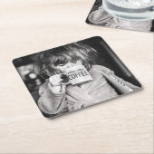 小さな女の子飲用コーヒー スクエアペーパーコースター (アングル)