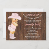 小さな女性のカーボーイがピンク色の赤ちゃんシャワーを持って行く 招待状 (正面)