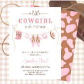 小さな女性のカーボーイがベビーシャワーの途中にある 招待状