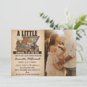 小さな女性のカーボーイウェスタンの女の子の赤ちゃんシャワー写真 招待状 (スタンド正面)