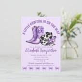 小さな女性のカーボーイパープルが赤ちゃんシャワーを浴びる 招待状 (スタンド正面)