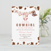 小さな女性のカーボーイ西の物干しの赤ちゃんシャワー 招待状 (スタンド正面)