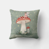 小さな妖精がキノコの上に座って輝いている クッション (裏面)