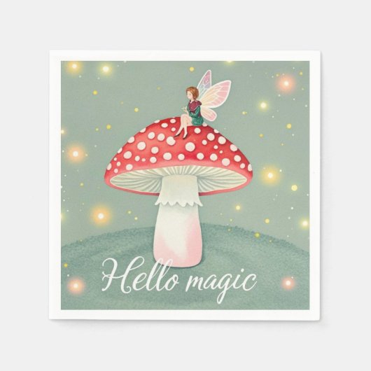 小さな妖精がキノコの上に座って輝いている スタンダードカクテルナプキン (正面)