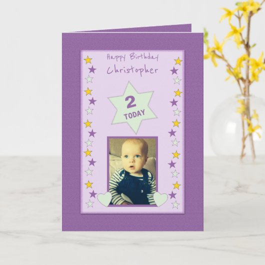 小さな子供へ男の子の紫の誕生日の写真の挨拶 カード (黄色い花)