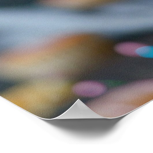 小さな子豚がお誕生日ケーキを食べる ポスター (角)