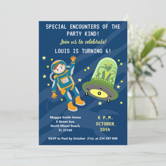 小さな宇宙飛行士の男の子は誕生日パーティーを夢見る 招待状 (スタンド正面)
