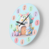 小さな小さな家に小さな龍と名前の少年 ラージ壁時計 (傾斜)