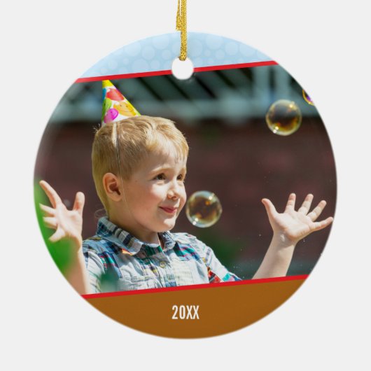 小さな少年モンスタートラックの名前と写真のクリスマス セラミックオーナメント (裏面)