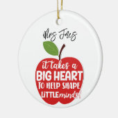 小さな心を形作るのに大きなハートを必要とする先生 セラミックオーナメント (左)