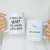 小さな心を形成するには大きなハートが必要である コーヒーマグカップ