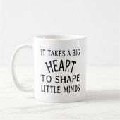小さな心を形成するには大きなハートが必要である コーヒーマグカップ (左)