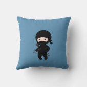 小さな忍者が投げ星を青で保持 クッション (裏面)