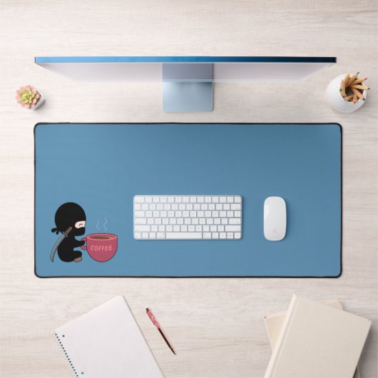 小さな忍者と大きなコーヒーマグブルー デスクマット (オフィス1)