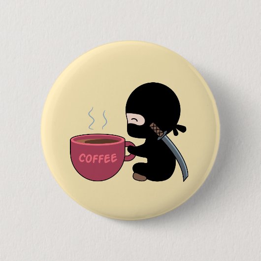 小さな忍者と黄色の大きなコーヒーマグ 缶バッジ (正面)
