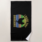 小さな恐竜を育てるチキンアート ビーチタオル (正面)