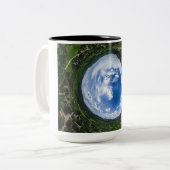 小さな惑星の冒険 – 大きなコーヒーマグ ツートーンマグカップ (正面左)