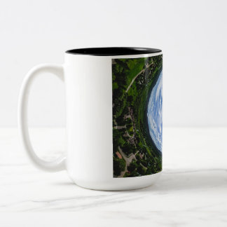 小さな惑星の冒険 – 大きなコーヒーマグ ツートーンマグカップ