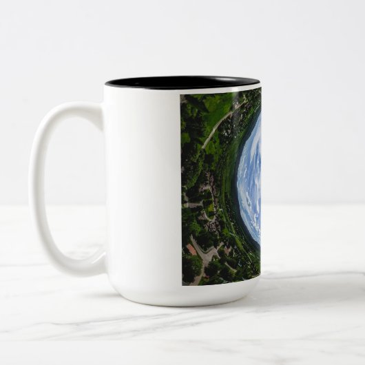 小さな惑星の冒険 – 大きなコーヒーマグ ツートーンマグカップ (左)