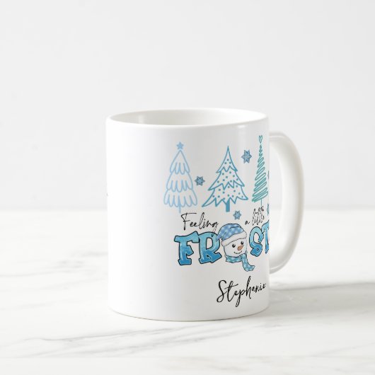 小さな感じ冬の雪だるまが個人化さ霜の降りたれている コーヒーマグカップ (正面右)