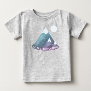 小さな探検家の山の風景 ベビーTシャツ