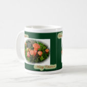小さな明るいキノコのクリスマスマグ コーヒーマグカップ (正面左)
