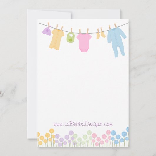 小さな服の赤ちゃんシャワーがベビーゲームを願う 招待状 (裏面)