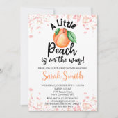小さな桃がオレンジ色の赤ちゃんシャワーの途中にある 招待状 (正面)