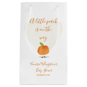 小さな桃が赤ちゃんシャワーの途中にある スモールペーパーバッグ (正面)