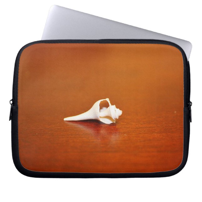 小さな殻 ラップトップスリーブ (正面)