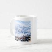 小さな波とカラフル石 コーヒーマグカップ (正面左)