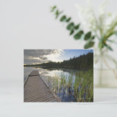 小さな湖に沈む夕日 ポストカード (スタンド正面)