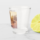 小さな湖のある公園の夕日霜の降りた ショットグラス (右)