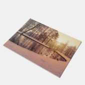 小さな湖のある公園の夕日霜の降りた ドアマット (アングル)