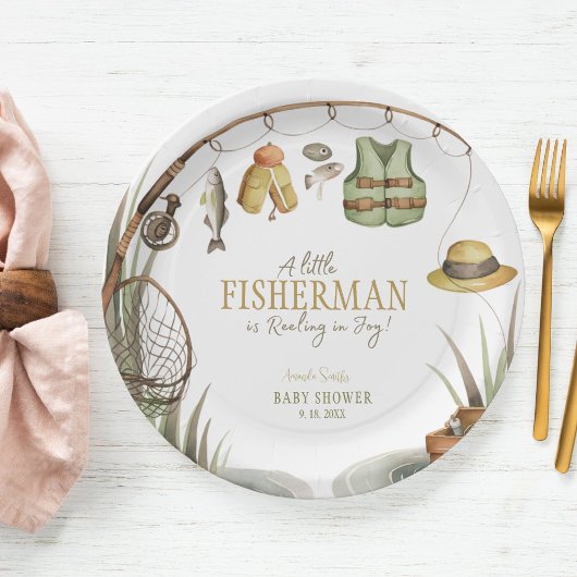 小さな漁師が喜びの赤ちゃんシャワーで歓喜している ペーパープレート