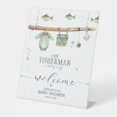 小さな漁師が喜びの赤ちゃんシャワーで歓喜している 台座サイン (正面)