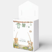 小さな漁師が喜びの赤ちゃんシャワーを浴びている フェイバーボックス (見開き)