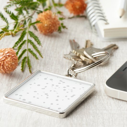 小さな点をたくさん持つ白い背景 キーホルダー (側面)