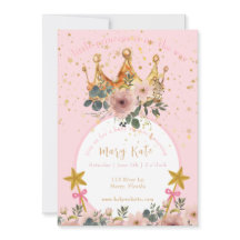 小さな王女が王冠を戴いている