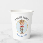 小さな王子が赤ちゃんをシャワーで浴びようとしている 紙コップ (裏面)