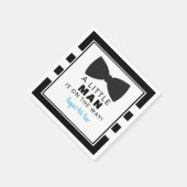 小さな男が赤ん坊のシャワーのナプキンを途中にある スタンダードカクテルナプキン (角)