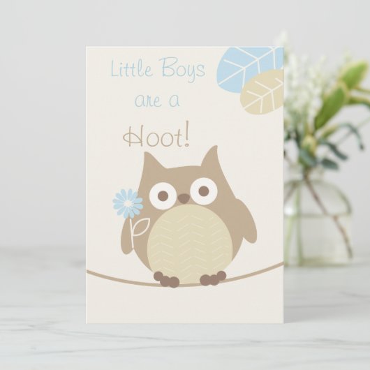 小さな男の子はふくろうの赤ちゃんシャワー 招待状 (スタンド正面)