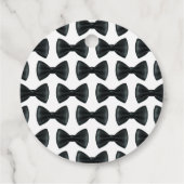 小さな男の子ブラックグレーボウタイベビーシャワー フェイバータグ (裏面)