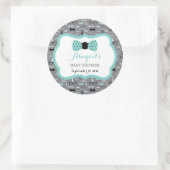 小さな男の赤ちゃんシャワーのステッカー、ティール(緑がかった色)、グレー、黒 ラウンドシール (バッグ)