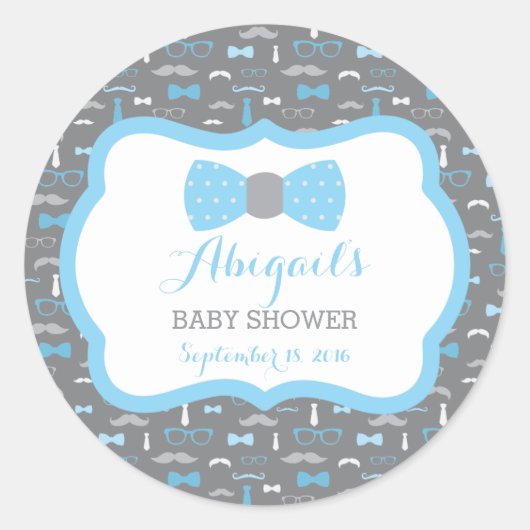 小さな男の赤ちゃんシャワーのステッカー、赤ちゃんブルー、グレー ラウンドシール (正面)