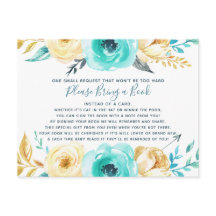 小さな男の赤ん坊のシャワーがブックカードを持ってくる