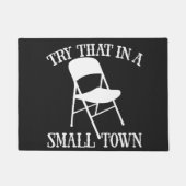 小さな町の折り畳み椅子でそれを試してみる ドアマット (正面)