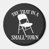 小さな町の折り畳み椅子でそれを試してみる マグネット (正面)