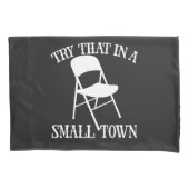 小さな町の折り畳み椅子でそれを試してみる 枕カバー (正面)